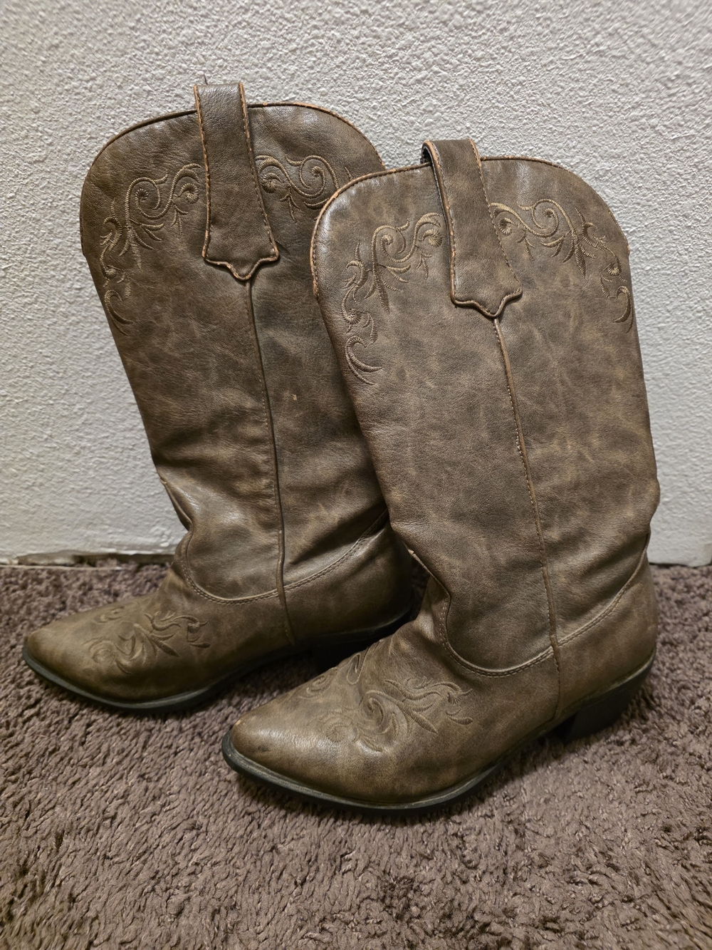 Classic Women's Western Heeled Boots - Brown